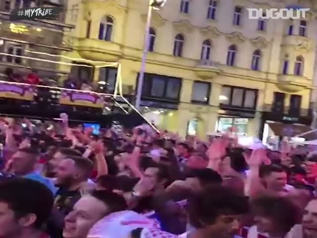 Болельщики сборной Хорватии празднуют победу над Аргентиной