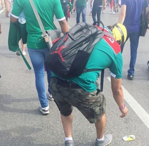 Мексиканский супергерой после матча в Ростове (4 фото)