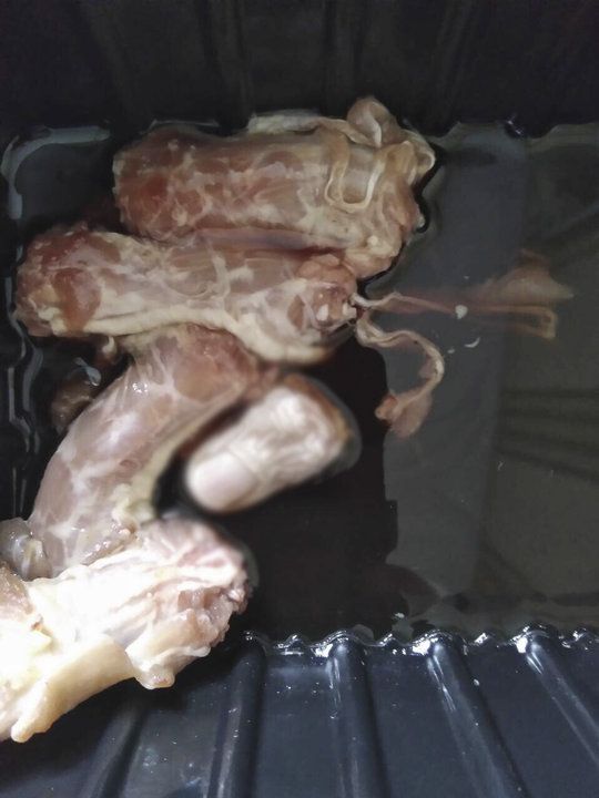 Жуткая находка в упаковке куриных субпродуктов (фото)