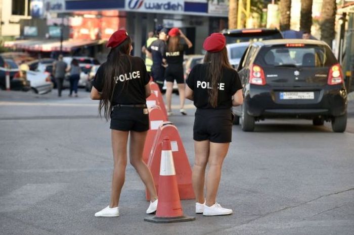 Летняя форма девушек-полицейских в Ливане (10 фото)