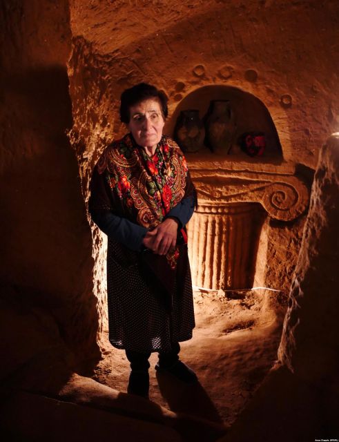 Житель Армении построил подземный храм своими руками (14 фото)
