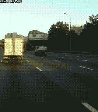 Опасные моменты на дороге (17 гифок)