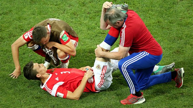 Илья Кутепов играл почти весь матч "Россия - Хорватия" с серьезной травмой (2 фото)