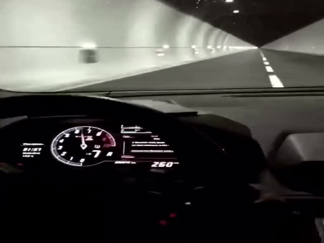 300 км/ч на Lamborghini Huracan в тоннеле по Сочи