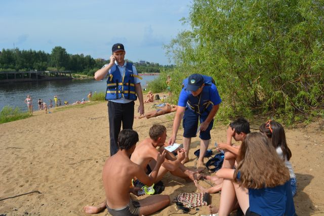 Полиция Сыктывкара будет патрулировать местные пляжи, задерживая подростков (4 фото)