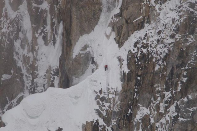 Альпиниста Александра Гукова спасли после недели, проведенной на высоте в 6200 метров (6 фото)