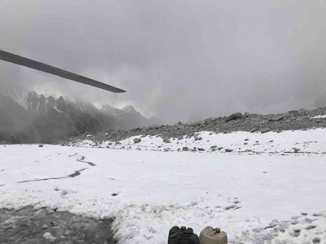 Альпиниста Александра Гукова спасли после недели, проведенной на высоте в 6200 метров (6 фото)