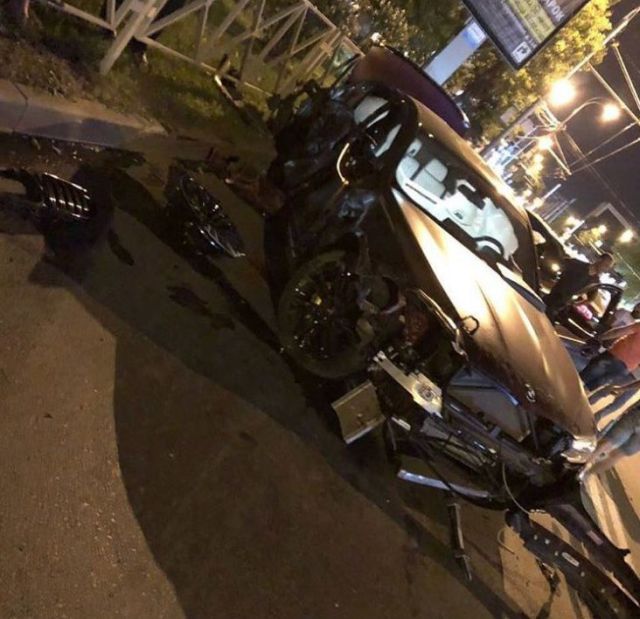 Федор Смолов разбил автомобиль за 9 миллионов рублей в Краснодаре (4 фото + видео)