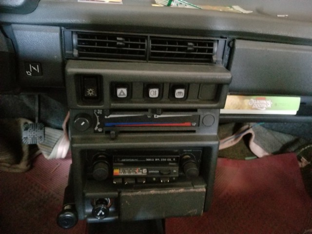 "Капсула времени": практически новый ВАЗ-2109 1990 года выпуска (14 фото)