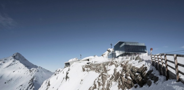 В австрийских Альпах был открыт музей Джеймса Бонда (10 фото)