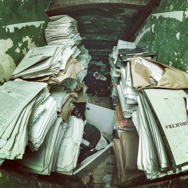 В заброшенном отделении полиции в Москве хранились тысячи документов россиян (8 фото)