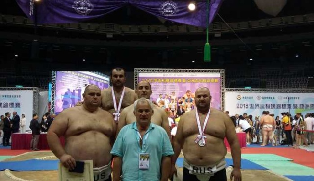 Россия взяла 7 из 10 золотых медалей в чемпионате мира по сумо (3 фото)