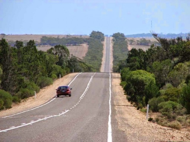 Шоссе Эйр - самая прямая и длинная дорога в мире (15 фото)