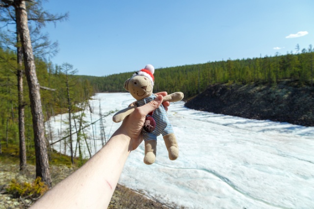 На "поиски зимы" жарким летом в Якутии (17 фото)