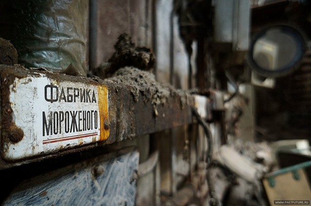 Заброшенные объекты неподалеку от Санкт-Петербурга (46 фото)