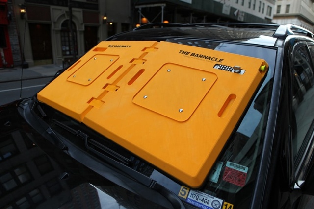 Вакуумный блокиратор лобового стекла для нарушителей правил парковки (5 фото)