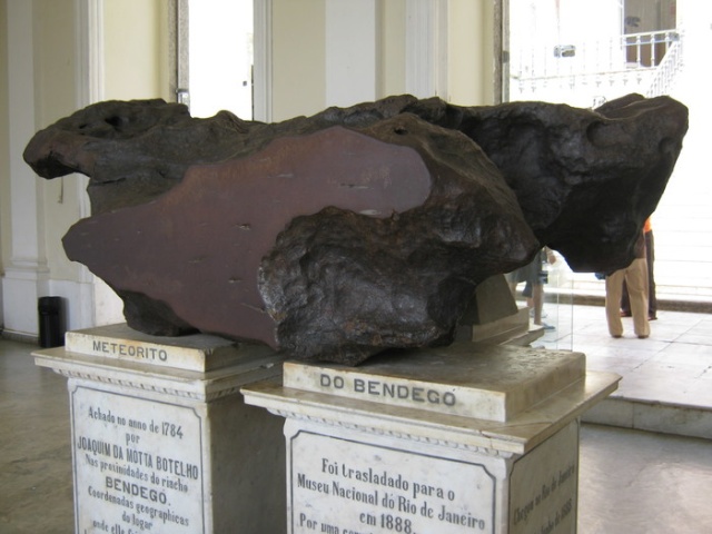 Экспонат Национального музея Бразилии, уцелевший при пожаре (2 фото)