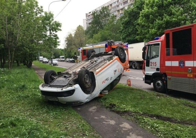 Печальная участь каршеринговых авто Москвы (17 фото)