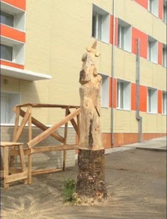 "Ожившие деревья": скульптура из сухого дерева (6 фото)