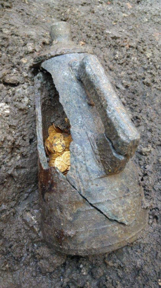 В Италии был найден клад времен Древнего Рима (4 фото)