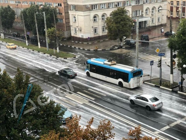 Дорожная разметка в Белгороде не пережила дождь (3 фото)