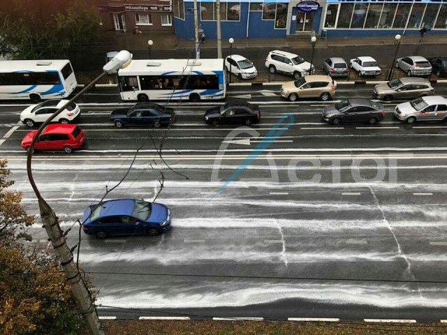 Дорожная разметка в Белгороде не пережила дождь (3 фото)
