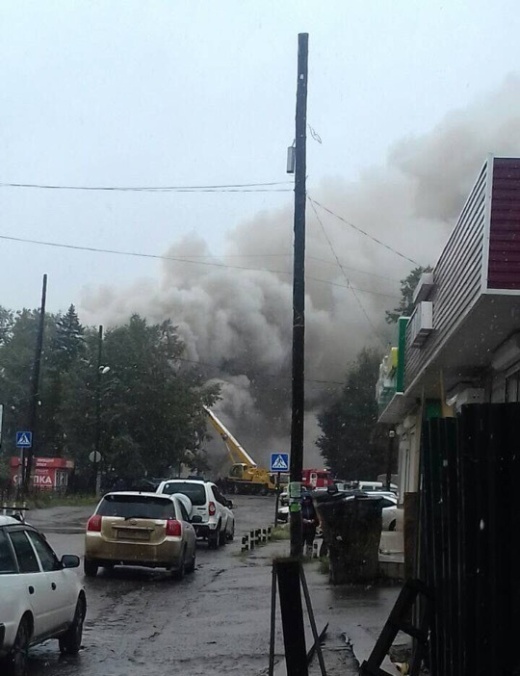 Неизвестные поджигатели сожгли администрацию в Иркутской области (2 фото + видео)