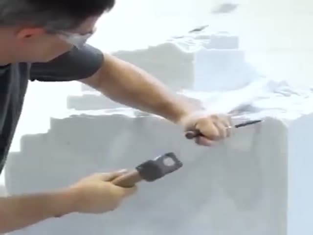 Произведение искусства из глыбы мрамора