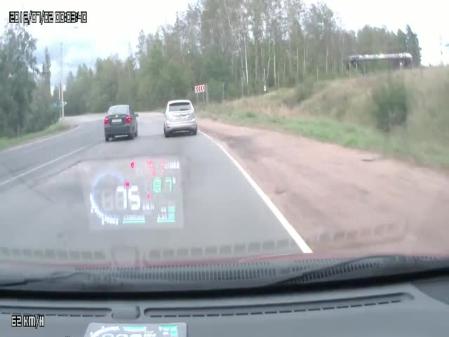 Невидимый автомобиль стал причиной серьезной аварии (2 видео)