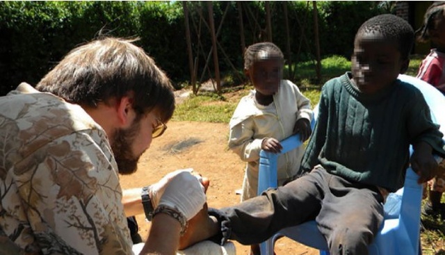 История российского врача, который спасает детей в Африке (5 фото + видео)