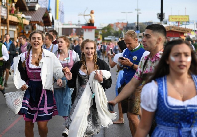 Октоберфест 2018: народные гулянья и реки пива  (30 фото)