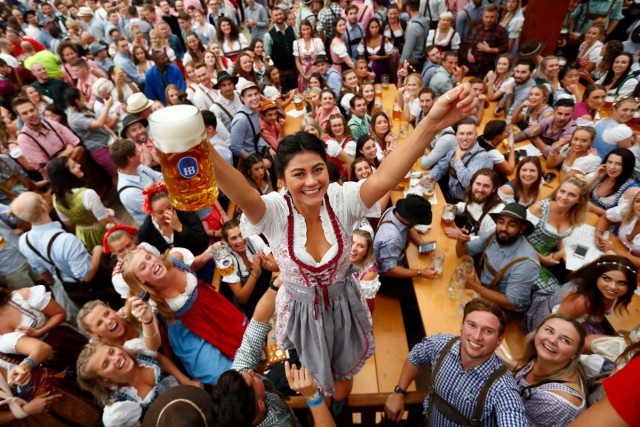 Октоберфест 2018: народные гулянья и реки пива  (30 фото)
