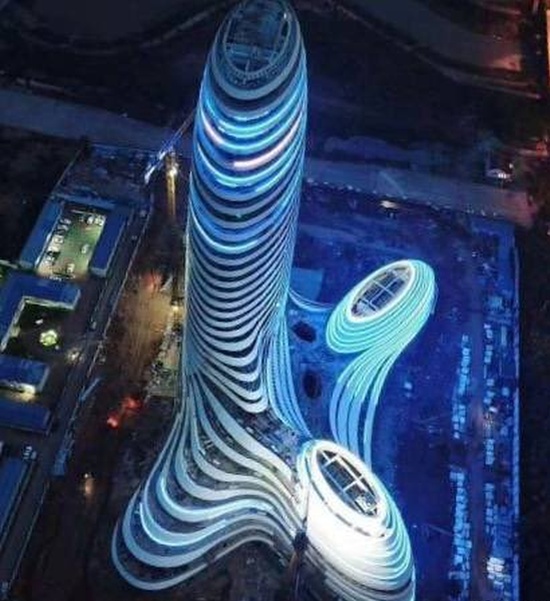Здание в Китае, дизайн которого сравнили с мужским половым органом (4 фото + видео)