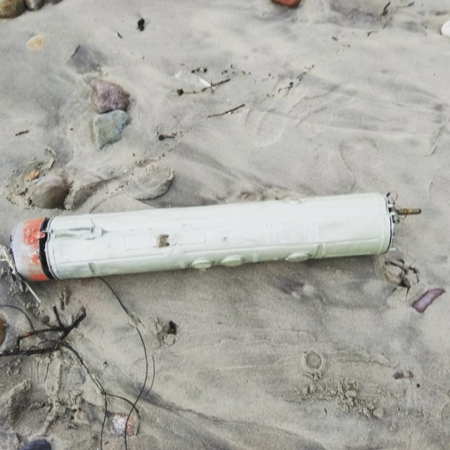 Житель Калининградской области нашел на берегу моря странное устройство (12 фото)