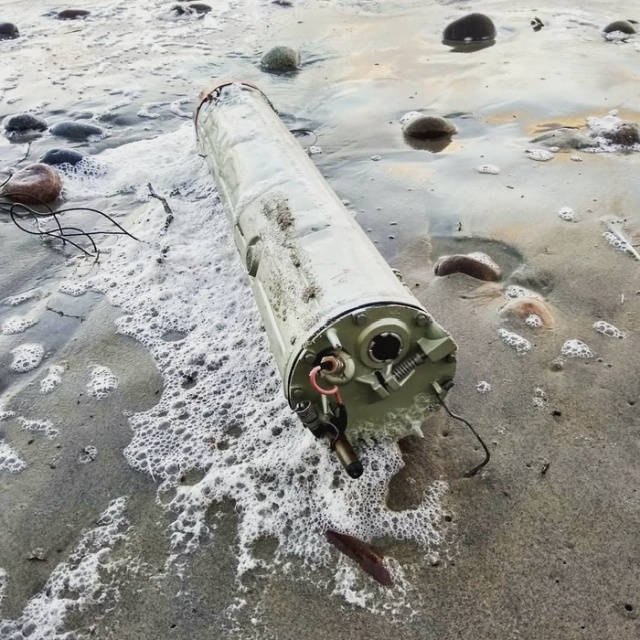 Житель Калининградской области нашел на берегу моря странное устройство (12 фото)