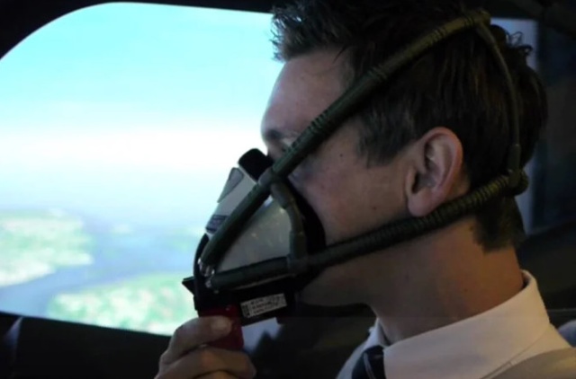 Почему мы никогда не видим пилотов самолетов с бородой? (5 фото)