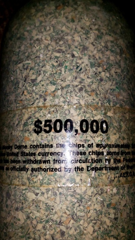 Мусорщик из США нашел "500 тысяч долларов" (2 фото)