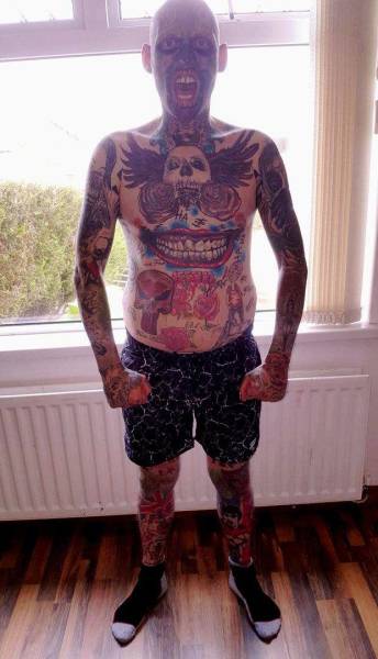 Парень потратил 36 тысяч долларов на татуировки (17 фото)