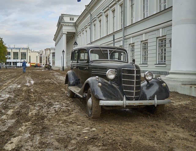 В Казанский федеральный университет привезли несколько самосвалов грязи (9 фото)