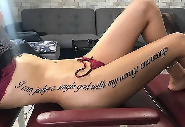 Instagram-звезда ошиблась с переводом для своей татуировки и опозорилась на весь мир (3 фото)