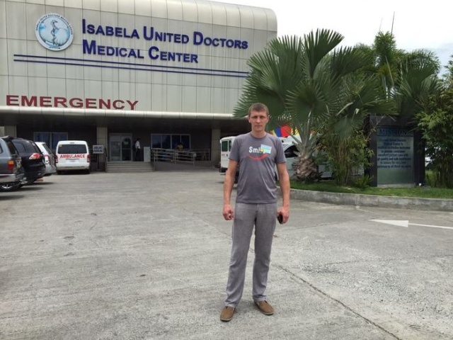 Человек с большой буквы: новосибирский хирург, который в свой отпуск бесплатно делает операции детям в разных странах мира (17 фото + 2 видео)
