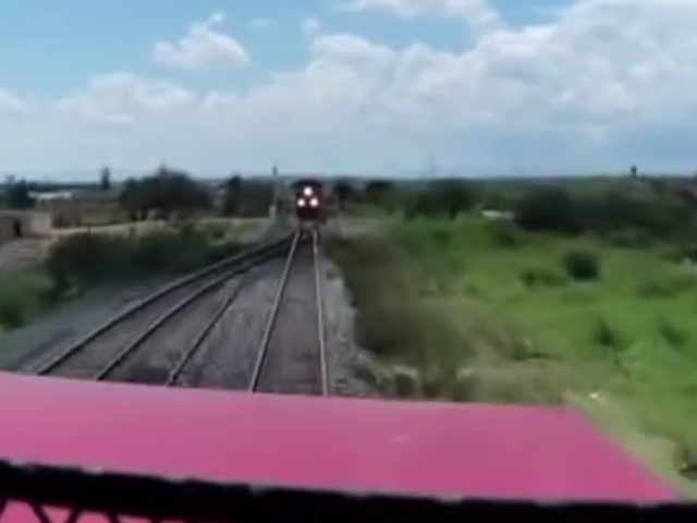 Лобовое столкновение двух поездов