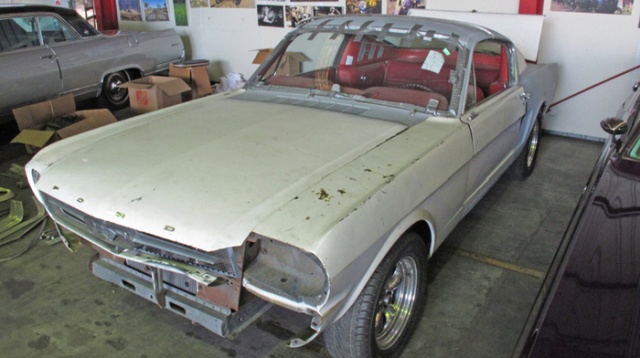 Восстановление Ford Mustang Fastback 1965 года (25 фото)