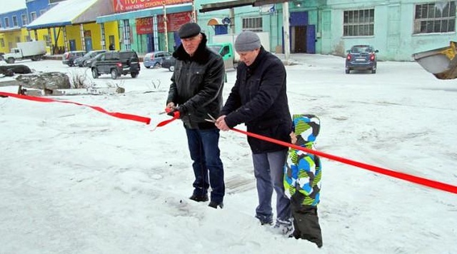 Красная ленточка и шарики уже стали обыденностью для наших чиновников (17 фото)