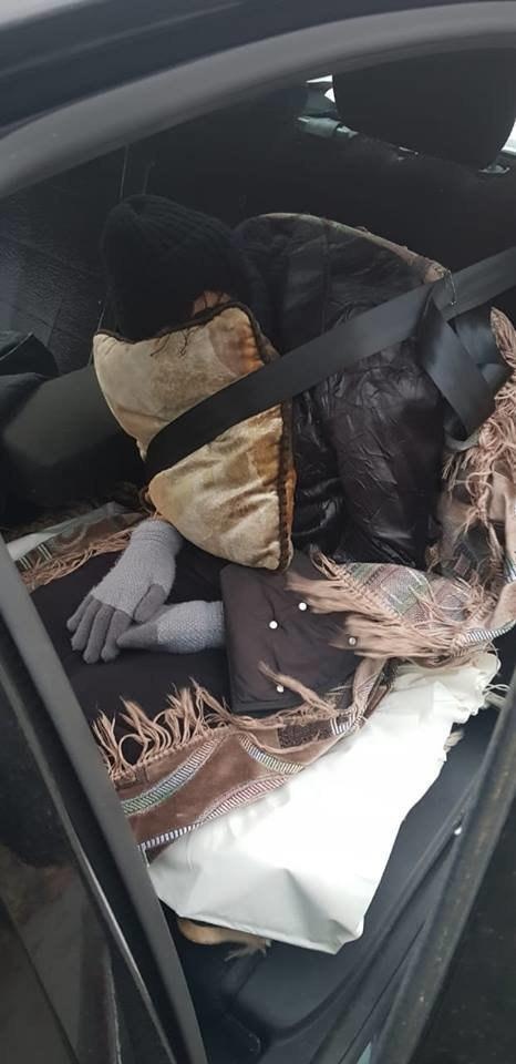 Замаскированную мертвую женщину пытались перевезти через российско-украинскую границу (3 фото)