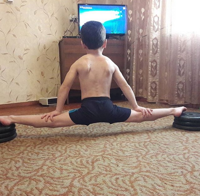 Пятилетний Рахим Кураев установил мировой рекорд, отжавшись 4105 раз (12 фото)