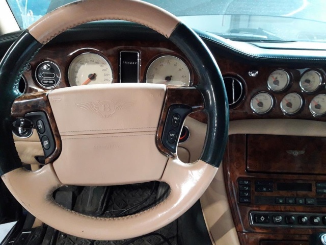 Роскошный Bentley на газу: теперь вы видели всё (6 фото)