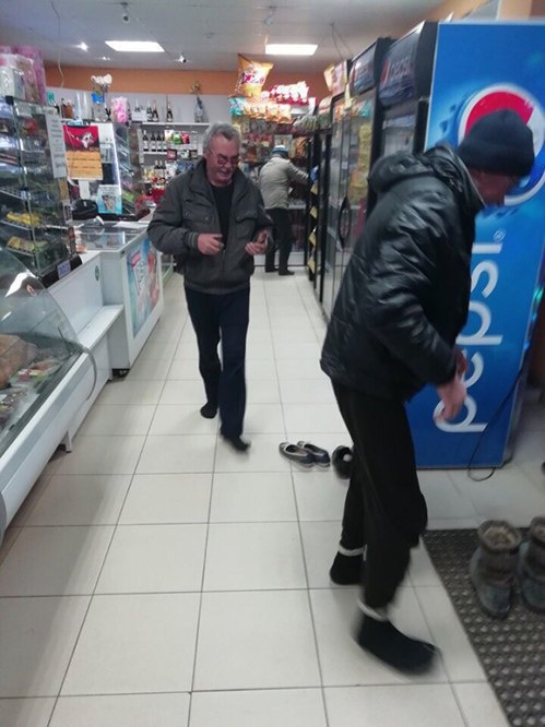 Когда суровая уборщица вымыла пол в магазине под Нижним Новгородом (4 фото + видео)