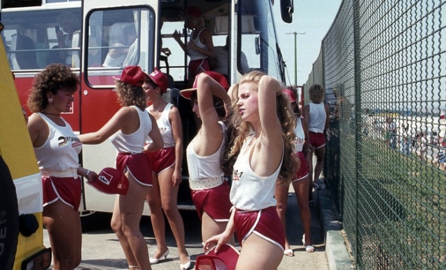 Архивные фото: грид-гёрлз на гран-при Венгрии 1986 года (6 фото)