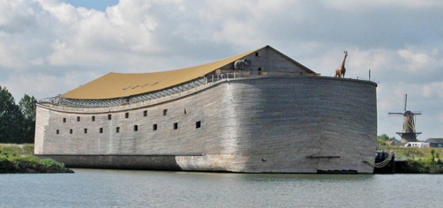 Житель Голландии построил Ноев ковчег и собирается доставить его в Израиль (8 фото)